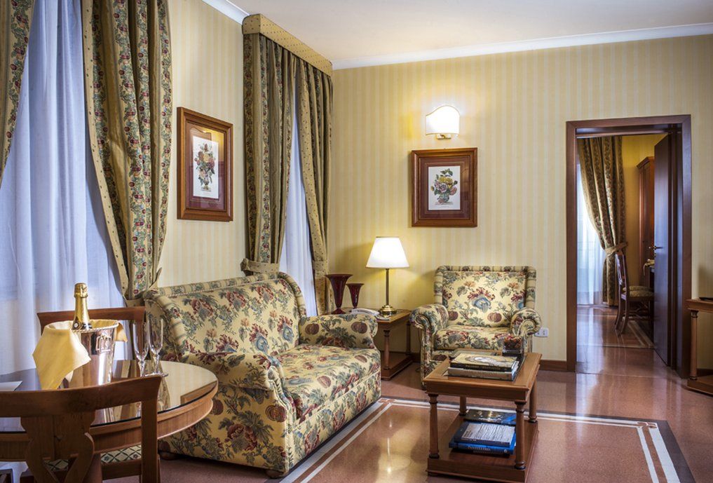 Hotel Residenza D'aragona 4*