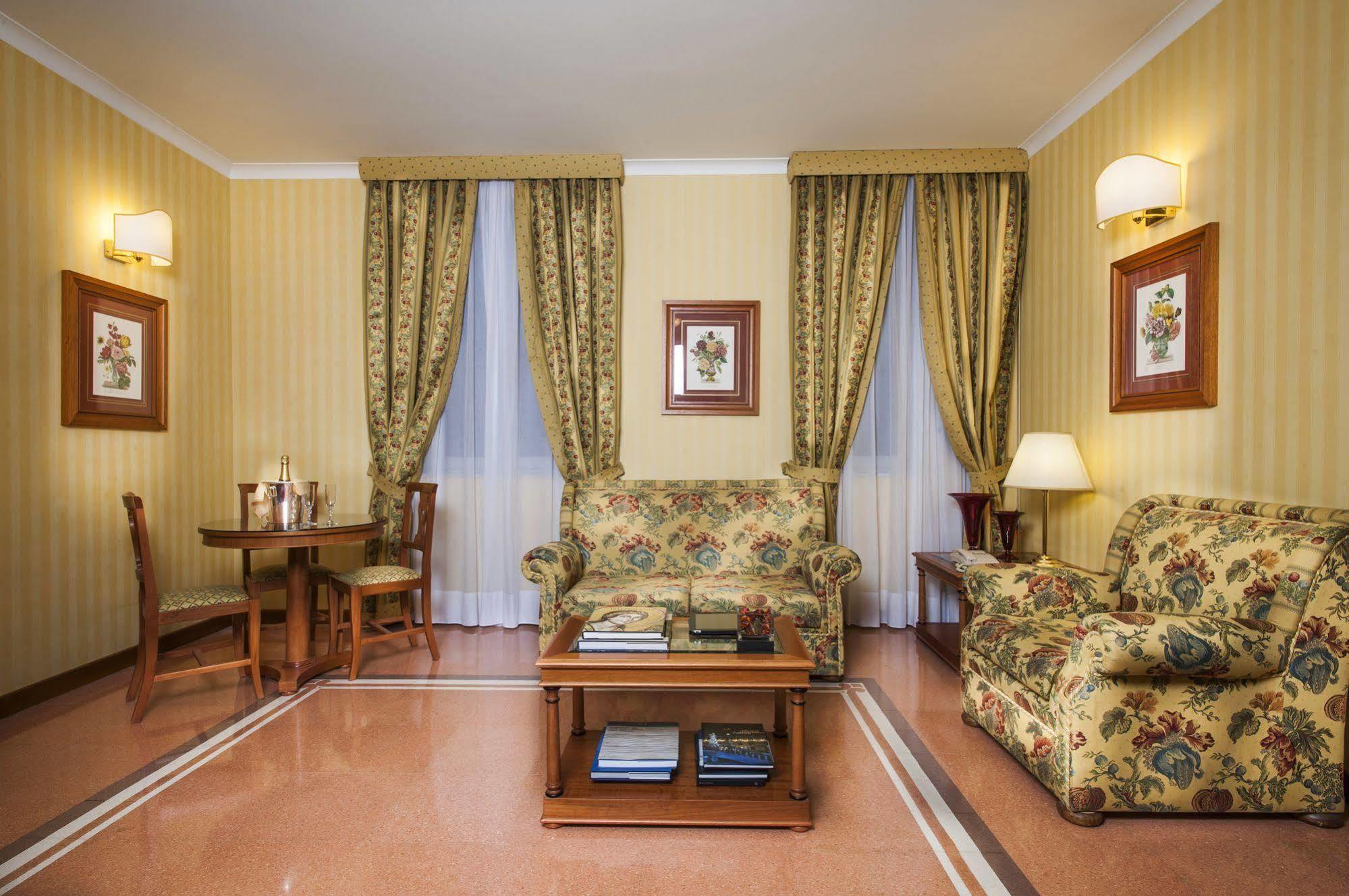 Residenza D'aragona Hotel 4*